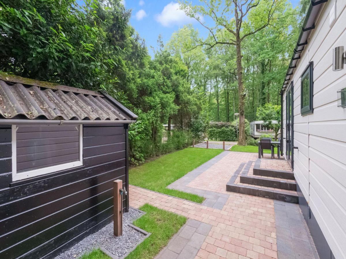 Beautiful Chalet In The Woods With A Shared Pool Vledder Экстерьер фото